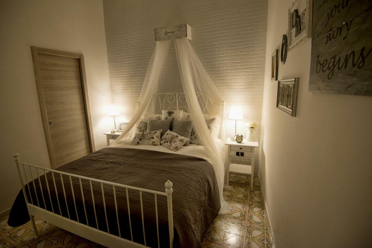 Elegant B&B - Il Vicolo Storico Salerno Dış mekan fotoğraf