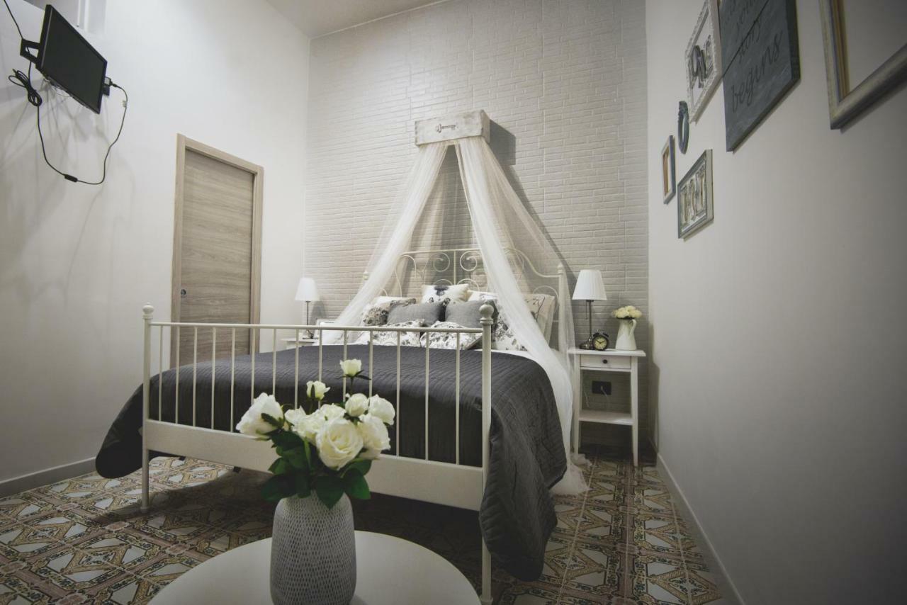 Elegant B&B - Il Vicolo Storico Salerno Dış mekan fotoğraf