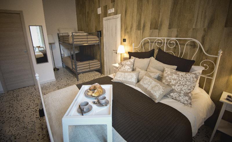 Elegant B&B - Il Vicolo Storico Salerno Dış mekan fotoğraf